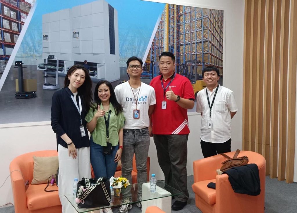 Foto grup tim Danakini Finance dan Kawan Lama Solution
