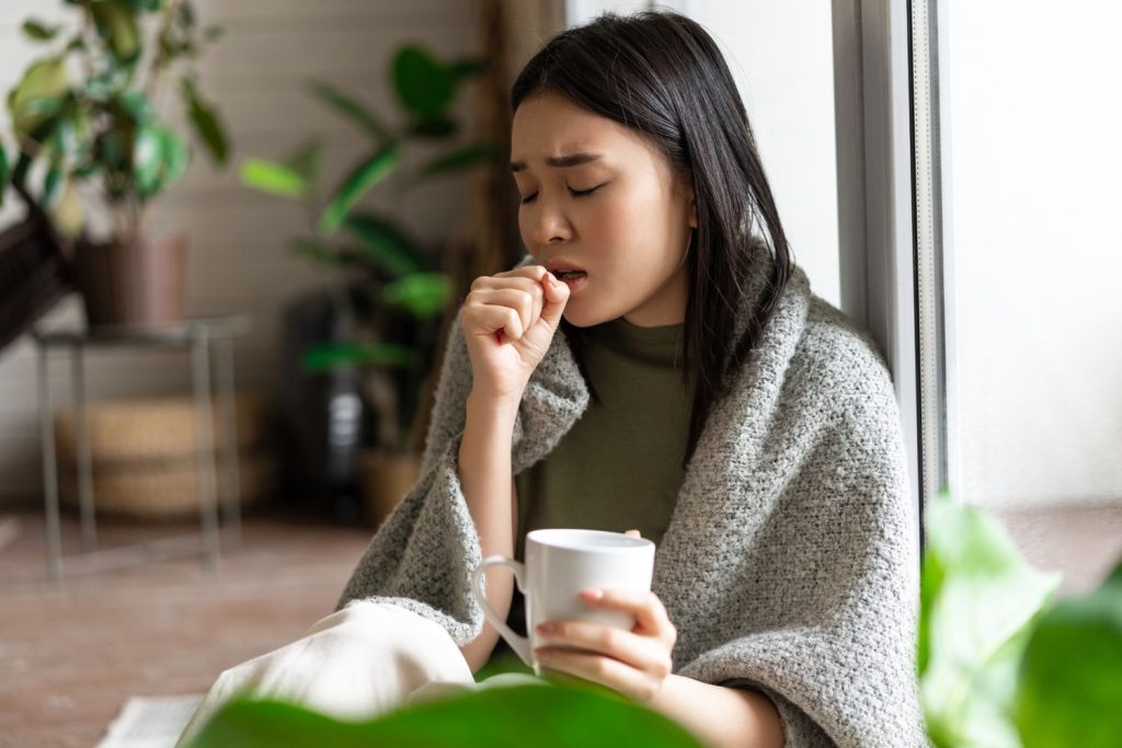 Seorang wanita sedang sakit flu