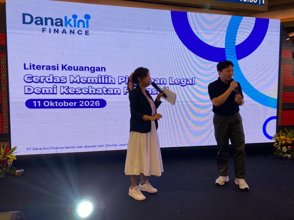 compliance representative dari Danakini Finance membawakan literasi keuangan dan edukasi pembiayaan di acara Multifinance Day 2026 di Main Atrium Living World Denpasar, Bali